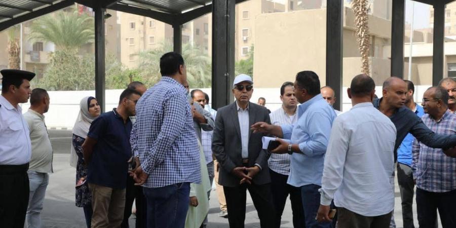 تمهيداً لافتتاحه .. محافظ المنيا يتفقد التجهيزات النهائية بمجمع مواقف سمالوط الجديد