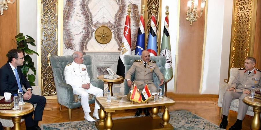 الفريق أحمد خليفة يلتقي رئيس أركان الدفاع الإسباني.. شاهد