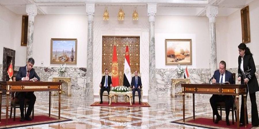 السيسي ونظيره القرغيزي يشهدان التوقيع على مذكرتي تفاهم بين البلدين (صور)