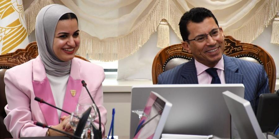 وزير الشباب يلتقي بنظيرته البحرينية لبحث سبل التعاون