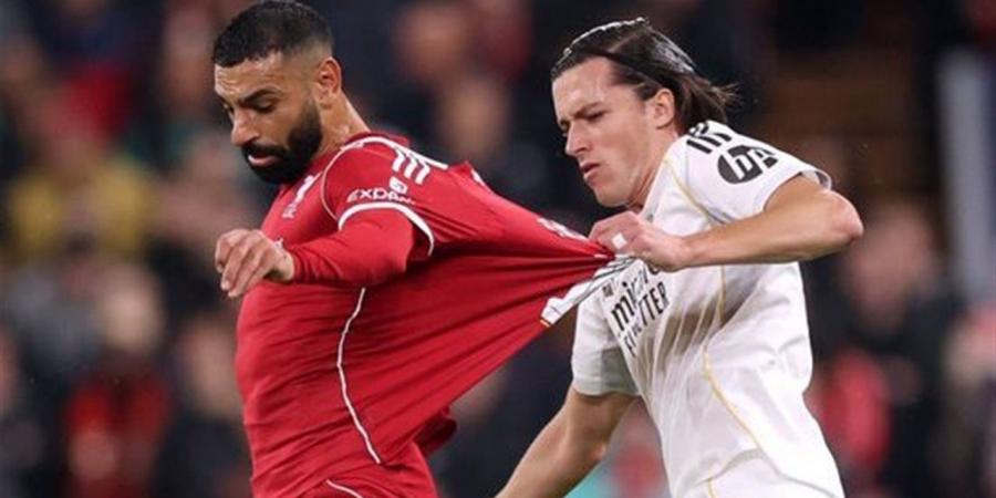 مدافع ريال مدريد: صلاح أسطورة ليفربول والكل يتعلم منه