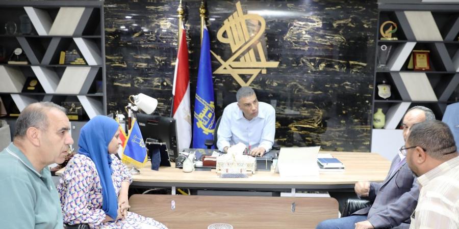 محافظ أسوان يشدد على الإسراع بإنجاز مشروعات مياه الشرب والصرف