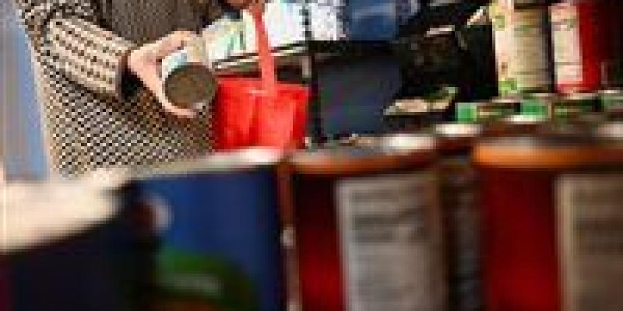 أزمة غذاء في أمريكا.. عائلات تلجأ لبنوك الطعام بعد توقف إعانات الحكومة