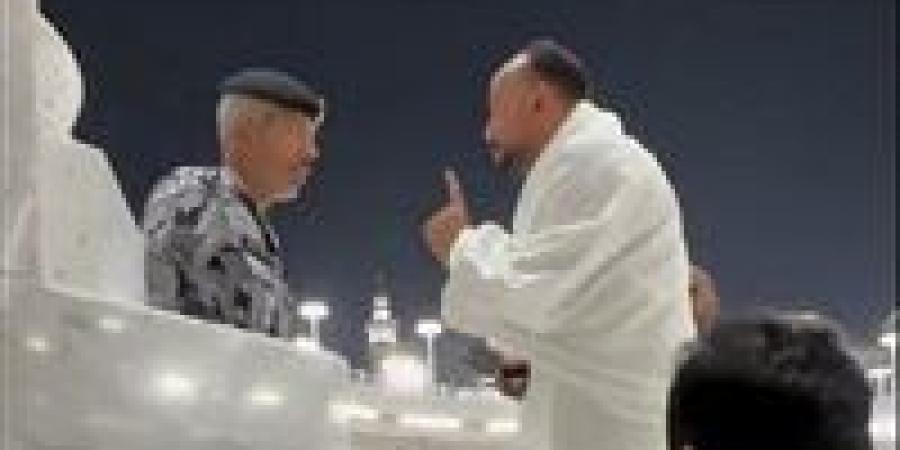 المعتمر المصري يخرج عن صمته ويكشف تفاصيل مهمة في واقعة الحرم المكي