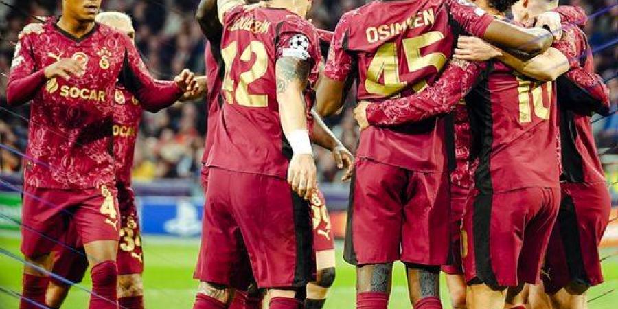 هاتريك أوسيمين يقود جلطة سراي لاكتساح أياكس بثلاثية في دوري أبطال أوروبا