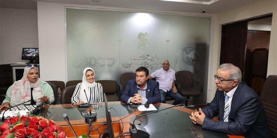 اجتماع موسع بشركة الصرف الصحي بالإسكندرية لبحث استعدادات الشتاء