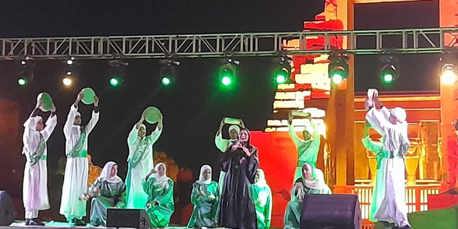 فاطمة عيد تتألق في افتتاح مهرجان قنا للفنون والحرف التراثية بمعبد دندرة