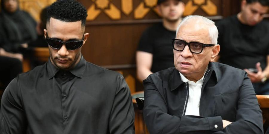 محمد رمضان وأشرف زكي.. أبرز حضور عزاء السيناريست أحمد عبد الله