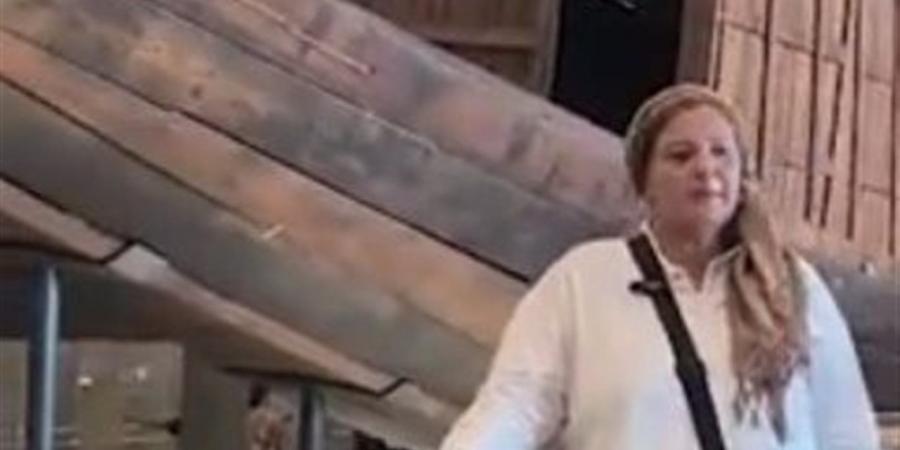 مرشدة سياحية تكشف حكاية مركب الملك خوفو بالمتحف الكبير (خاص)