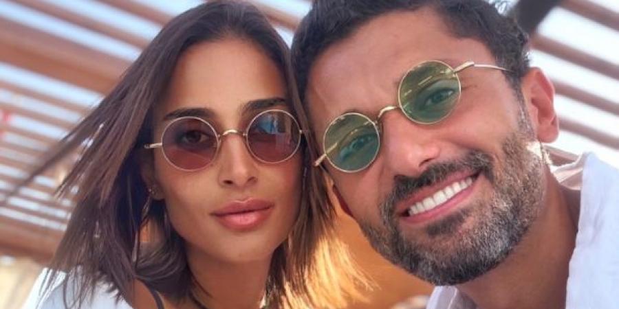 طلاق ونزيف بعد ولادة صعبة.. الأزمات تلاحق أبناء محمود عبد العزيز