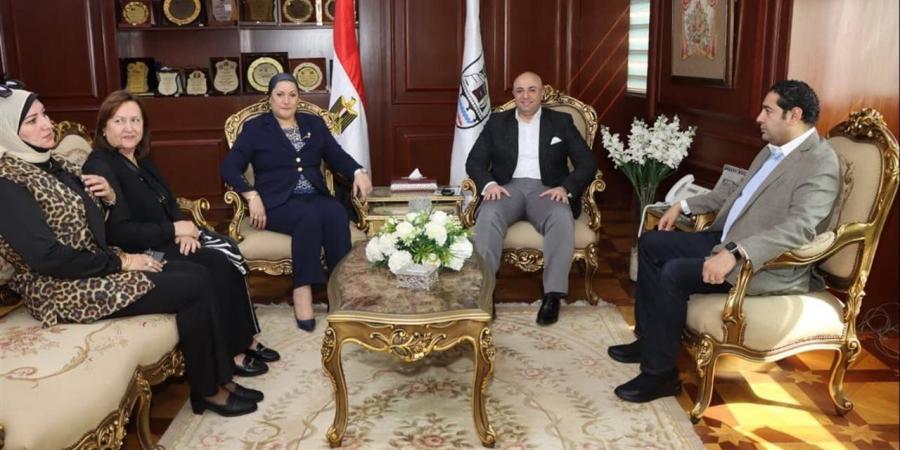 محافظ بني سويف يستقبل رئيسة "القومي للطفولة والأمومة"
