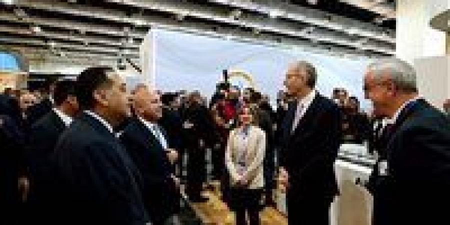 رئيس الوزراء يعطي إشارة بدء التشغيل التجريبي للخط الأول للقطار الكهربائي السريع