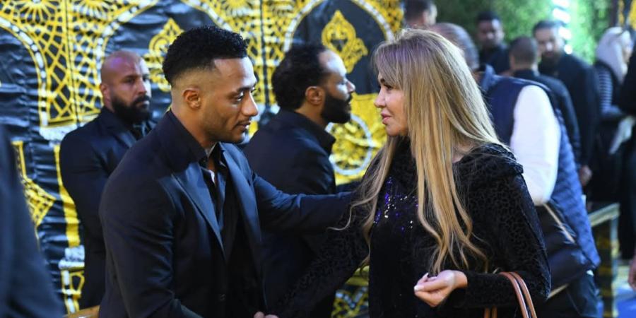 منة فضالي تواسيه..لقطات من عزاء والد محمد رمضان| صور