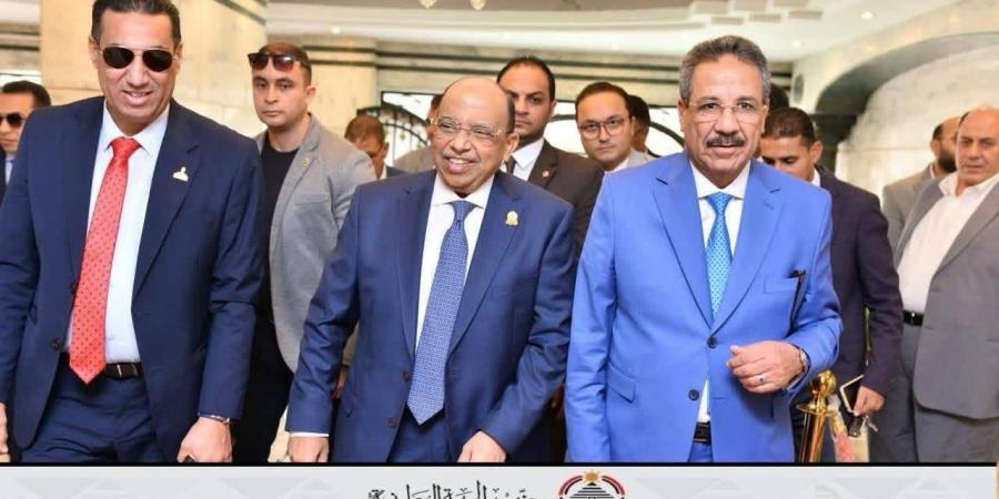 قيادات ومرشحو الجبهة الوطنية يتابعون غرفة عمليات الحزب بالبحيرة لانتخابات مجلس النواب