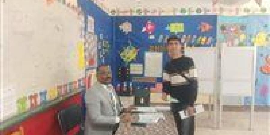 طوابير أمام اللجان الانتخابية بمطروح وتواجد الشباب لمساعدة كبار السن