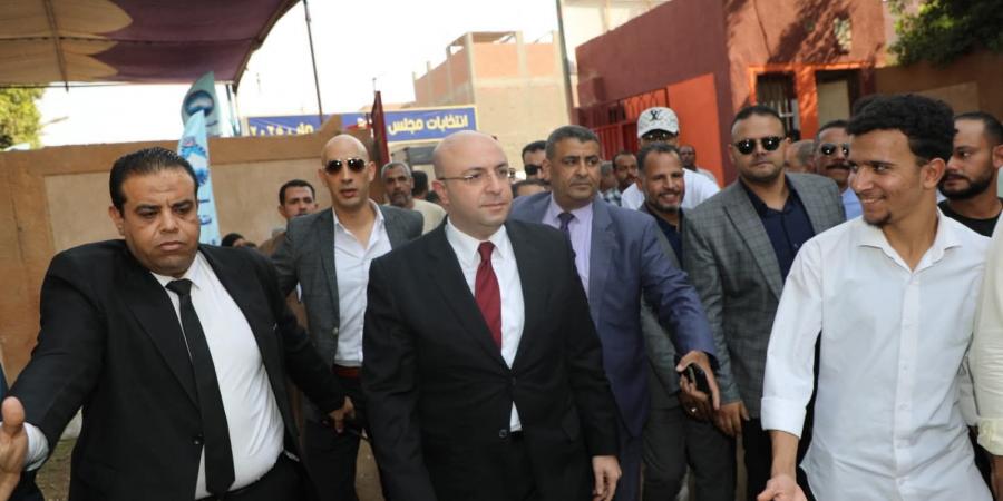 انتخابات مجلس النواب 2025.. محافظ بني سويف يتابع انتظام عملية التصويت باللجان