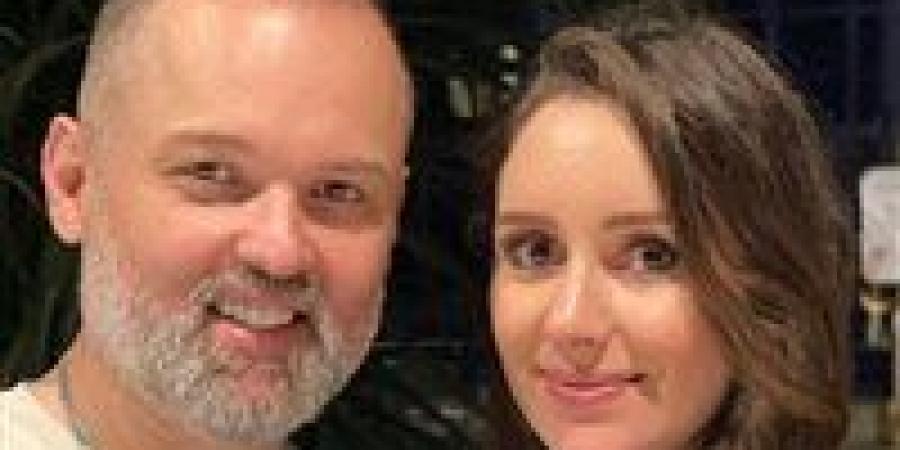 على اسم والده.. محمد محمود عبد العزيز يرزق بمولوده الأول ويوجه رسالة لجمهوره