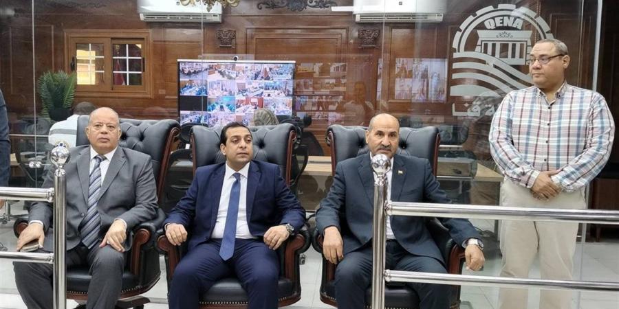 نائب محافظ قنا يتابع سير العمل بلجان انتخابات مجلس النواب 2025