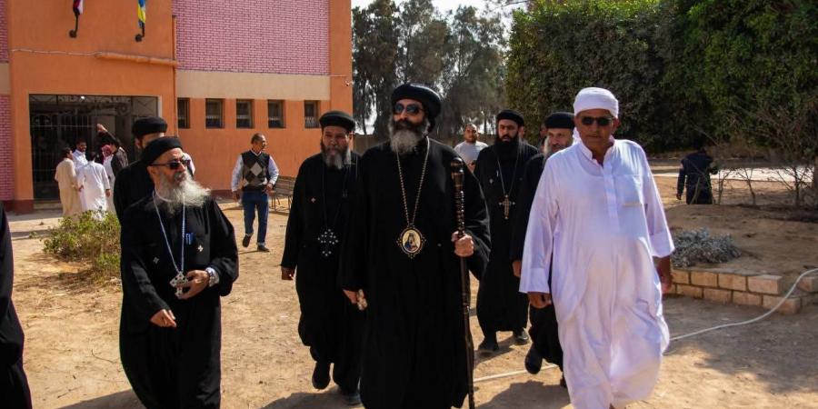 أسقف برج العرب والعامرية يُدلي بصوته في انتخابات مجلس النواب 2025.. صور