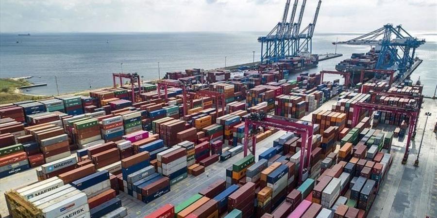 "الإحصاء": الصادرات تقود تراجع عجز الميزان التجارى لـ 4.73 مليار دولار أغسطس الماضى