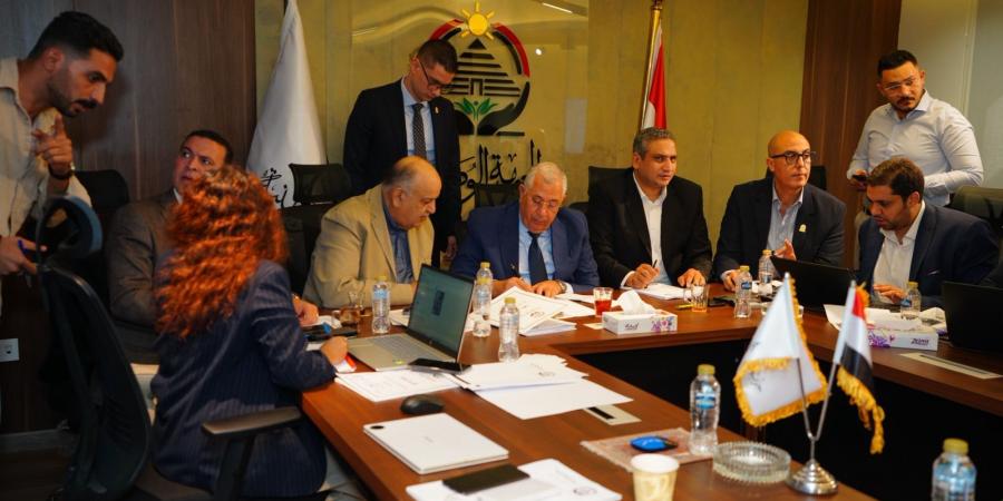 بحضور الأمين العام..غرفة عمليات"الجبهة الوطنية" تتابع سير الانتخابات البرلمانية بمحافظات المرحلة الأولي