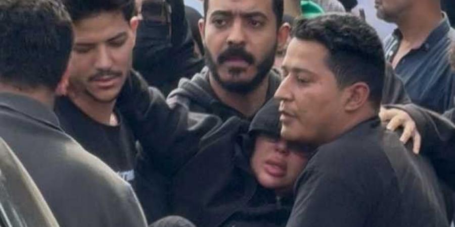 وداع مؤثر للمطرب الشعبي إسماعيل الليثي في إمبابة