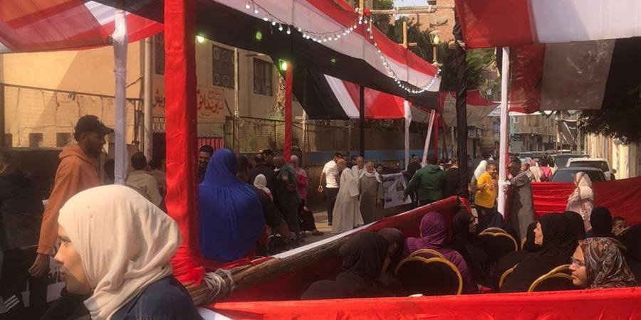 السيدات يتصدرن المشهد الانتخابى فى مدينة كرداسة لليوم الثانى