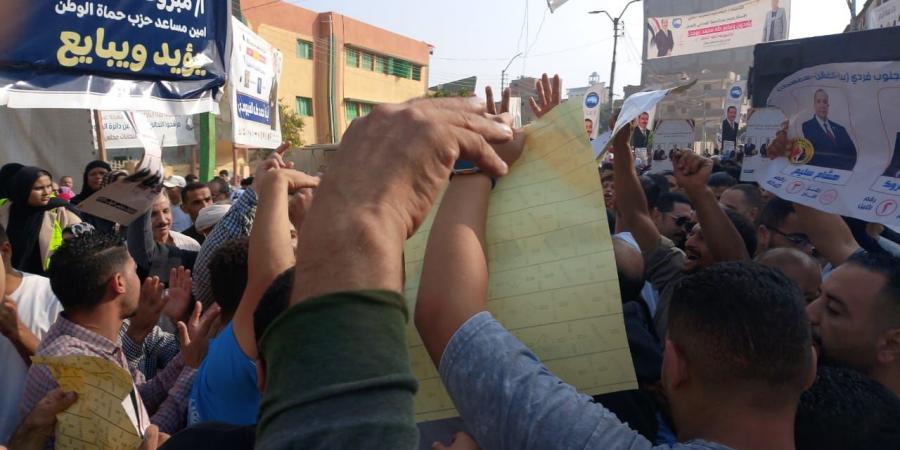 إقبال كثيف من المواطنين للإدلاء بأصواتهم في انتخابات "النواب" ببني سويف.. صور