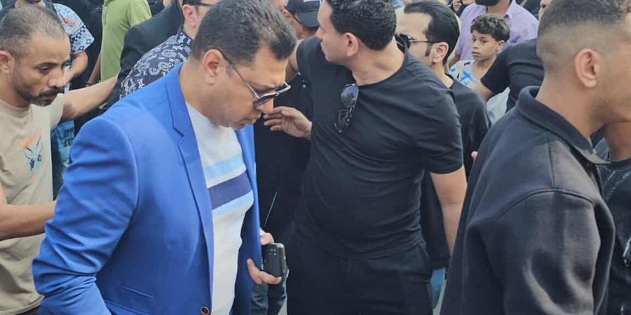 صور.. وصول جثمان إسماعيل الليثي لصلاة الجنازة عليه بحضور مصطفى كامل