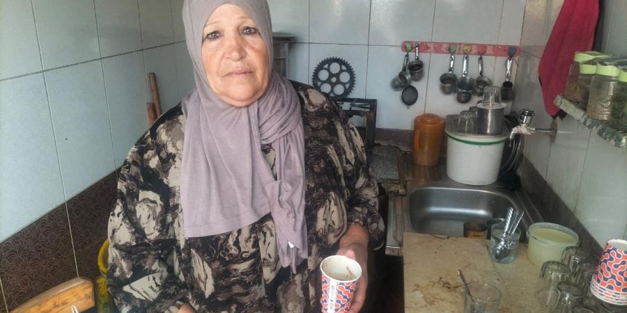 حكاية «أم أحمد» أقدم بائعة مشروبات ساخنة في الشرقية : بقالي 48 سنة بشتغل ونفسي أعمل عمرة