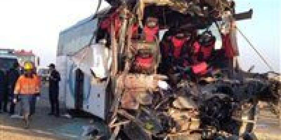 مصرع وإصابة 38 شخصًا في حادث تصادم على طريق رأس غارب