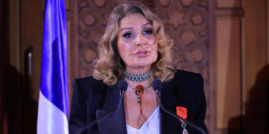 وزيرة التضامن تهنئ يسرا بعد منحها وسام جوقة الشرف من فرنسا