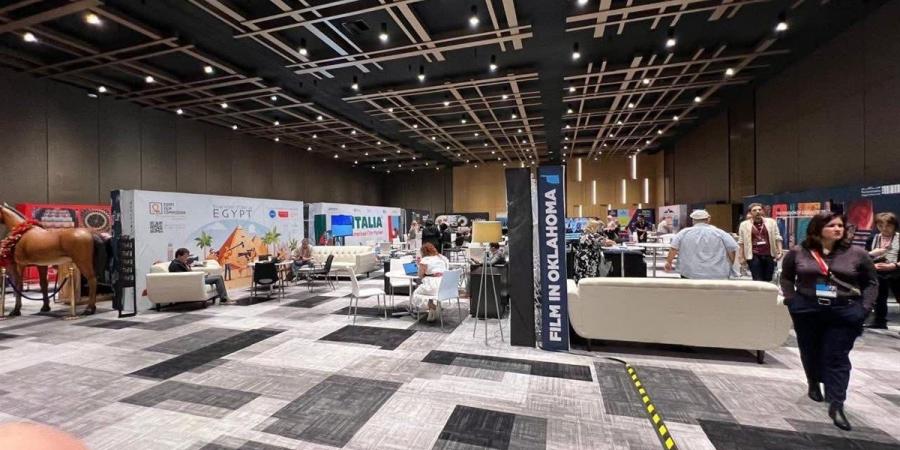 اهتمام عالمي بجناح "لجنة مصر للأفلام" في "سوق الفيلم الأمريكي" بلوس أنجلوس