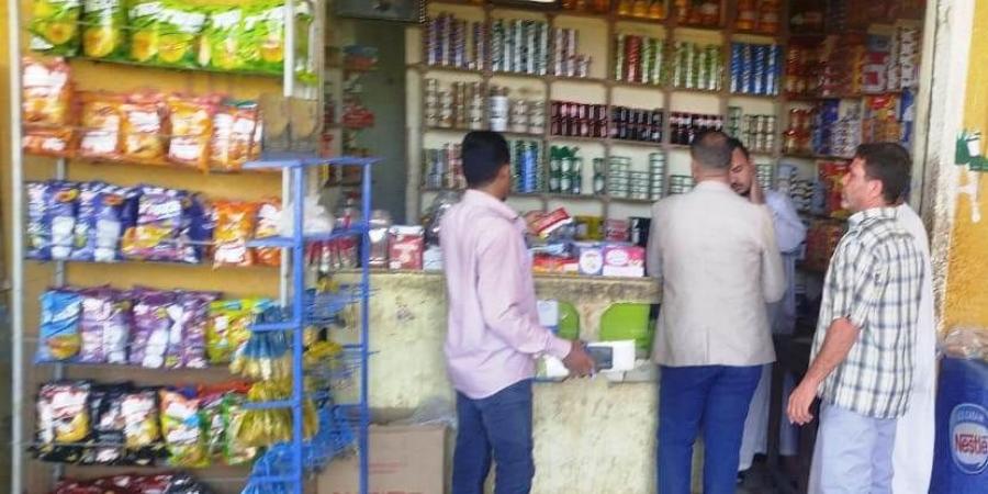 ضبط 31 مخالفة تموينية ومصادرة 110 عبوة منتجات غذائية منتهية الصلاحية بأسوان