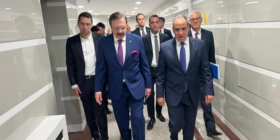 «تعزير العلاقات الاقتصادية بين البلدين».. وزير الخارجية يزور مقر اتحاد الغرف والبورصات التركية في أنقرة|صور