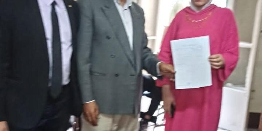 تسليم 11عقد عمل لذوي الهمم ببني سويف