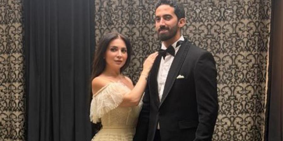 أصغر منها بـ13 سنة وساب الصيدلة ومصاحب نص فنانات مصر.. قصة زوج مي عز الدين (فيديو)