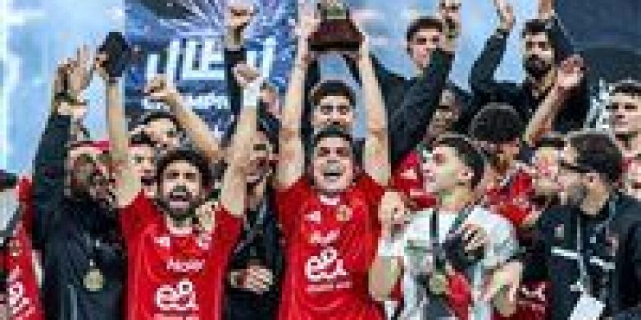 الأهلي يصرف 300 ألف جنيه لكل لاعب مكافأة الفوز بالسوبر المصري (خاص)