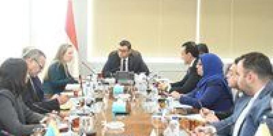 الإسكان وبعثة البنك الدولي يبحثان فرص التعاون في تمويل مشروعات تدعم التحول نحو الإدارة الذكية للمدن