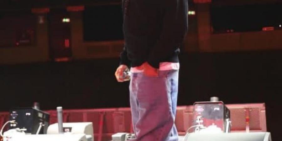 أحمد سعد يشارك صور بروفات حفله المنتظر في لندن الليلة