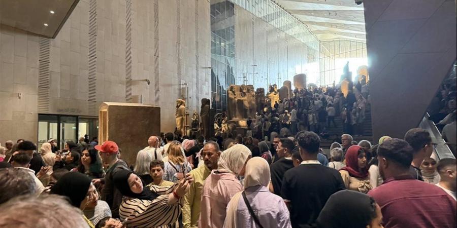 نفاد التذاكر.. إقبال كثيف على المتحف المصرى الكبير للجمعة الثانية (بث مباشر)