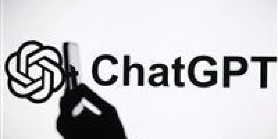 خبراء: الإفراط في استخدام روبوتات المحادثة يضعف التفكير النقدي ويهدد أصالة الأفكار