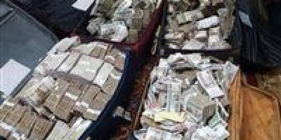 ضبط قضايا اتجار بالنقد الأجنبي بقيمة 6 ملايين جنيه خلال 24 ساعة