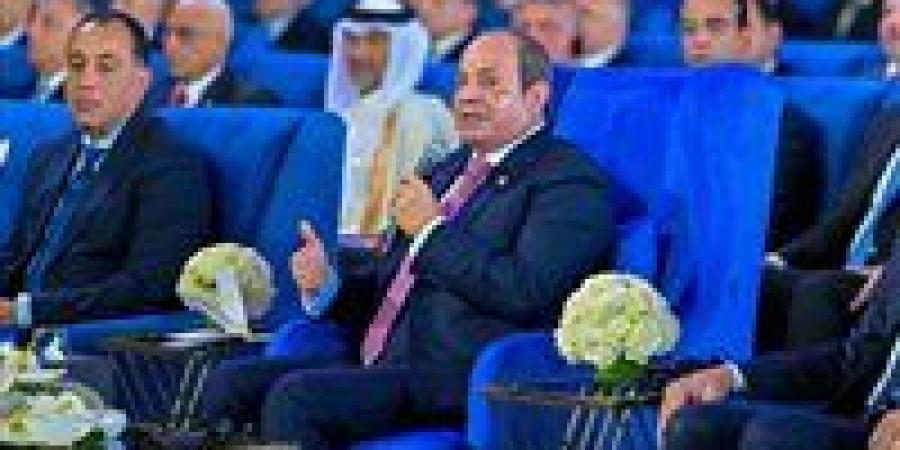 الرئيس السيسي يشاهد فيلمًا تسجيليًا بعنوان «10 سنوات من الإنجازات»