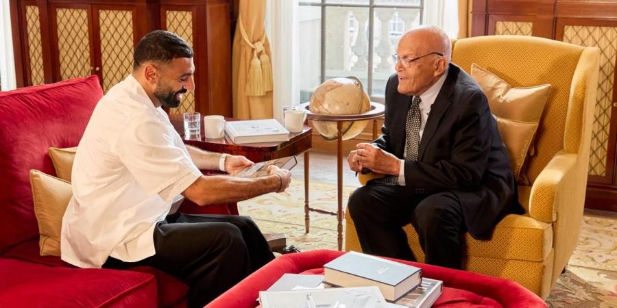 محمد صلاح: قد لا أملك الوقت الكافي لشكر والدي بما يستحقه.. واللعب مع أصدقاء الطفولة هو ما صنع شغفي الأول لكرة القدم