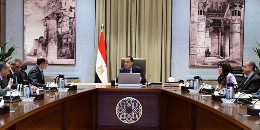 رئيس الوزراء يتابع مع وزير المالية عددا من ملفات عمل الوزارة
