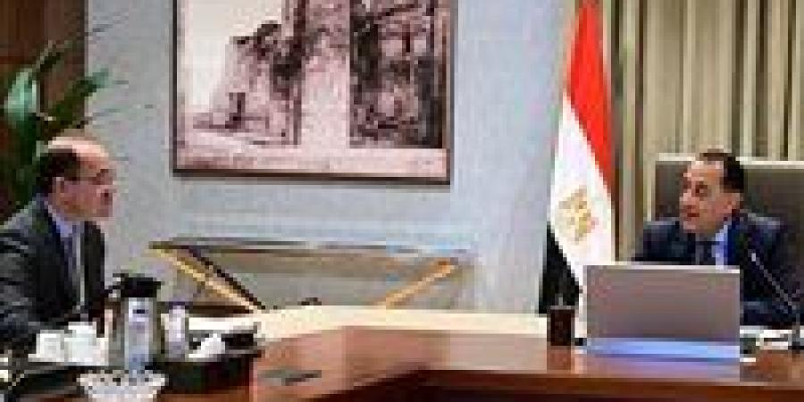 رئيس الوزراء يتابع مع وزير المالية جهود تعزيز الاقتصاد المصري وجذب الاستثمار