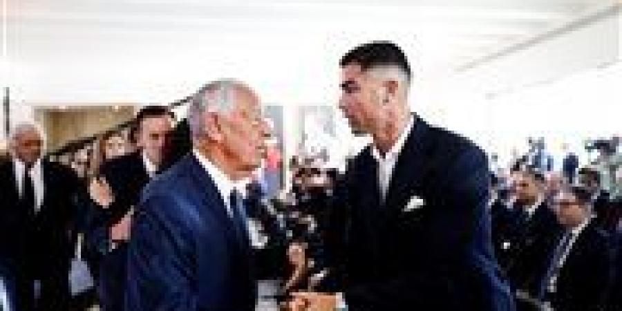 رئيس البرتغال يعلق بكلمات مؤثرة على طرد رونالدو