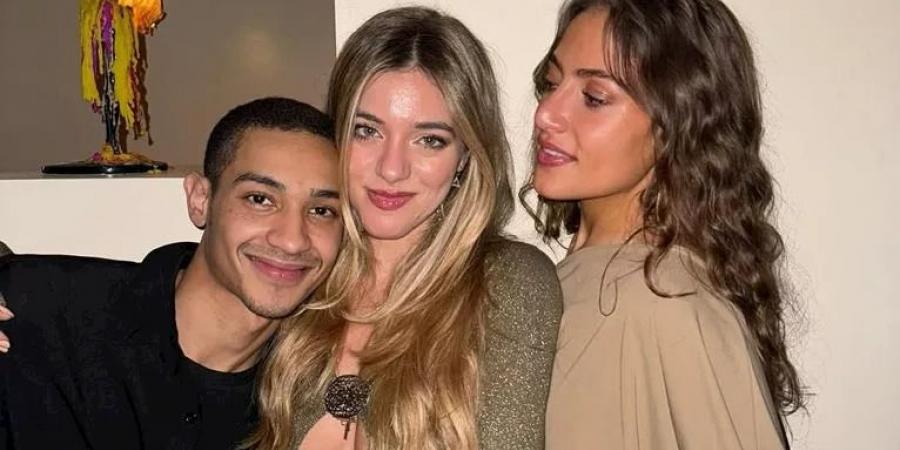 ابنتا عمرو دياب تستمتعان بوقتهما مع الأصدقاء (صور)