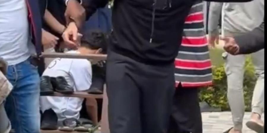 في صلاة الجمعة.. أول ظهور لـ تامر حسني بعد استئصال جزء من الكلى|صور